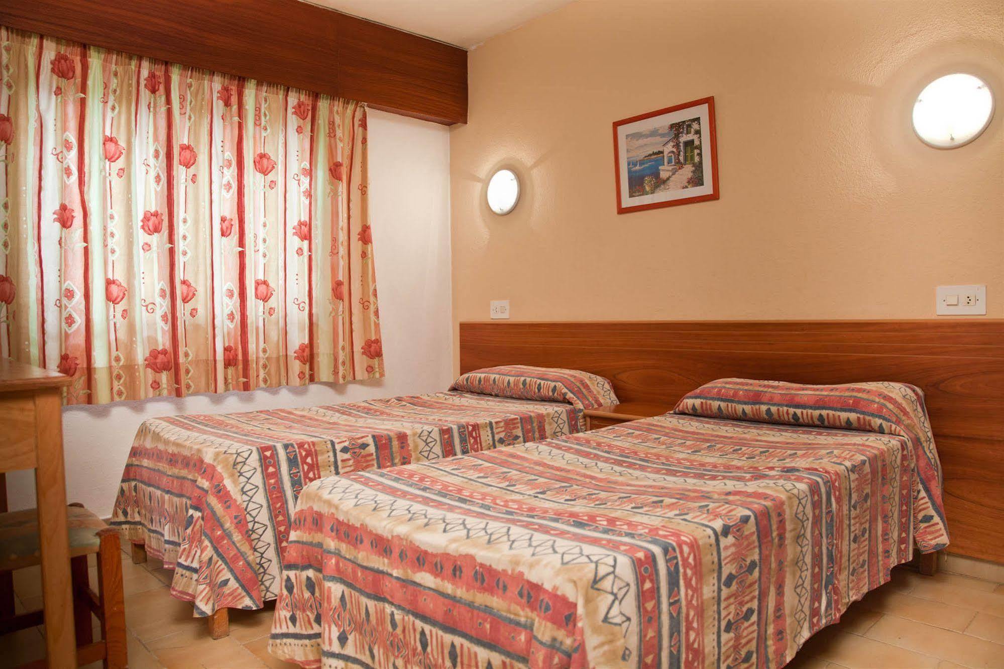 Apartamentos Mira Mola Figueretas Extérieur photo